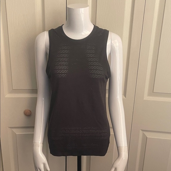 Lululemon women's Black Sleeveless muscle tank top.  CONT T - Picture 1 of 11